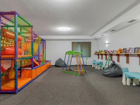 комерційна за адресою с. Микуличин, Грушевського вул., 2А