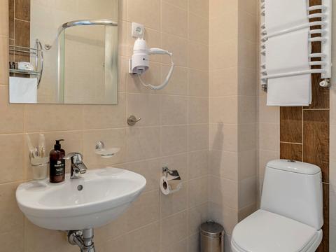 комерційна за адресою с. Микуличин, Грушевського вул., 2А