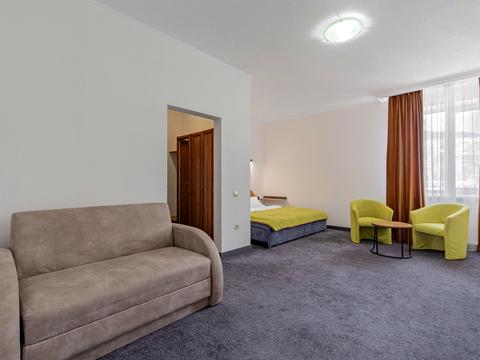 комерційна за адресою с. Микуличин, Грушевського вул., 2А