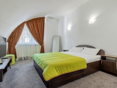 комерційна за адресою с. Микуличин, Грушевського вул., 2А