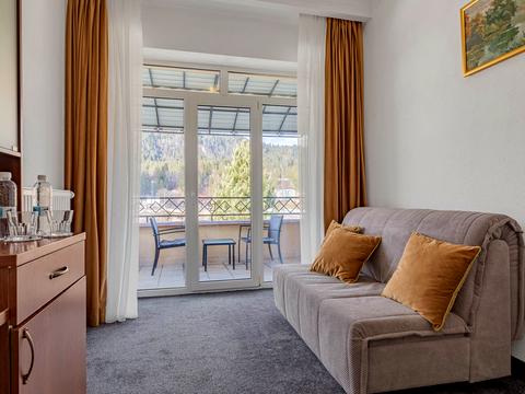 комерційна за адресою с. Микуличин, Грушевського вул., 2А