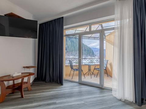 комерційна за адресою с. Микуличин, Грушевського вул., 2А