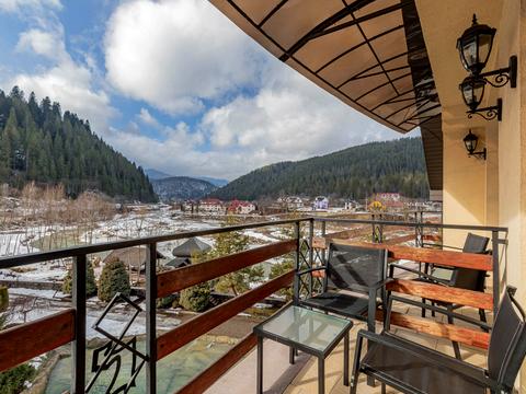 комерційна за адресою с. Микуличин, Грушевського вул., 2А