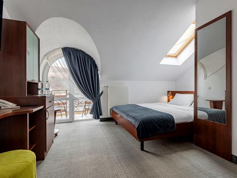 комерційна за адресою с. Микуличин, Грушевського вул., 2А