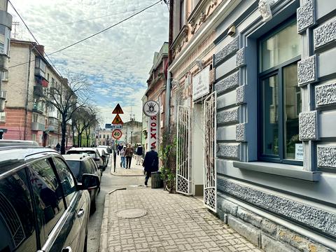 комерційна за адресою Кульчицької вул., 9