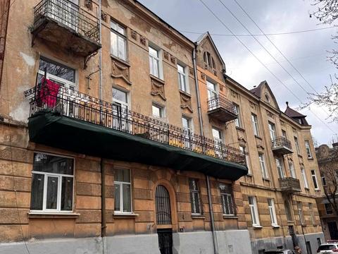 квартира за адресою Михайла Старицького вул., 4