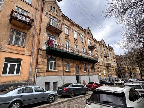 квартира за адресою Михайла Старицького вул., 4