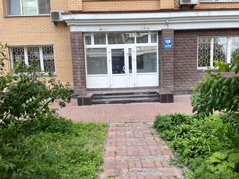 комерційна за адресою Володимира Івасюка просп. (Героїв Сталінграду), 10