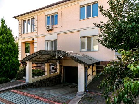 будинок за адресою Соборна вул. (Петропавлівська), 1