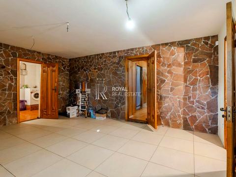 будинок за адресою Соборна вул. (Петропавлівська), 1