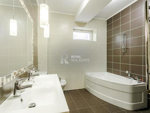 будинок за адресою Соборна вул. (Петропавлівська), 1