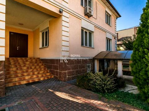 будинок за адресою Соборна вул. (Петропавлівська), 1