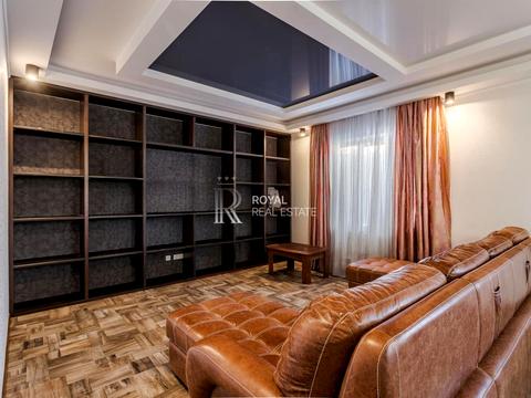 будинок за адресою Соборна вул. (Петропавлівська), 1