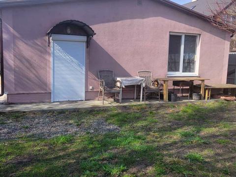 будинок за адресою Вишнева вул.