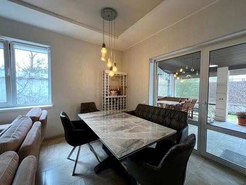 будинок за адресою Провулок Революції Гідності