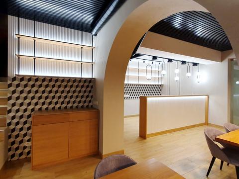 комерційна за адресою Карпатська вул., 67