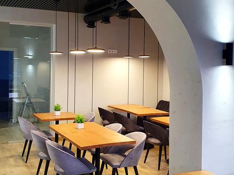 комерційна за адресою Карпатська вул., 67