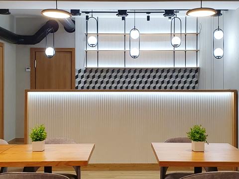 комерційна за адресою Карпатська вул., 67