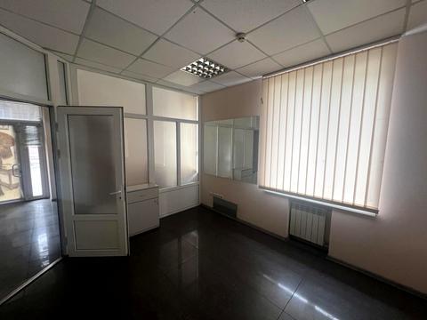 коммерческая по адресу Лобановського ул., 13