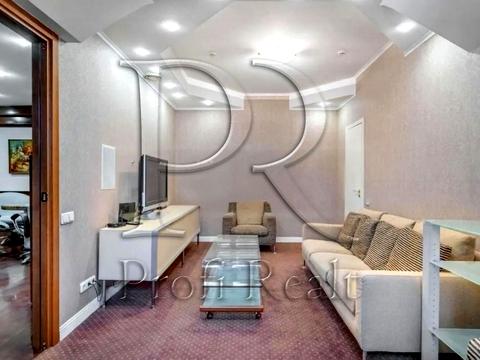 комерційна за адресою Велика Васильківська вул. (Червоноармійська), 62/64