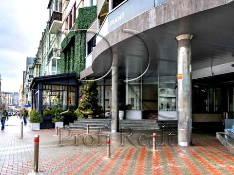 комерційна за адресою Велика Васильківська вул. (Червоноармійська), 62/64