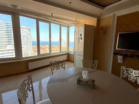 квартира за адресою Літературна вул., 12