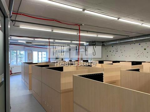 комерційна за адресою Дарницький бульв., 8-Б