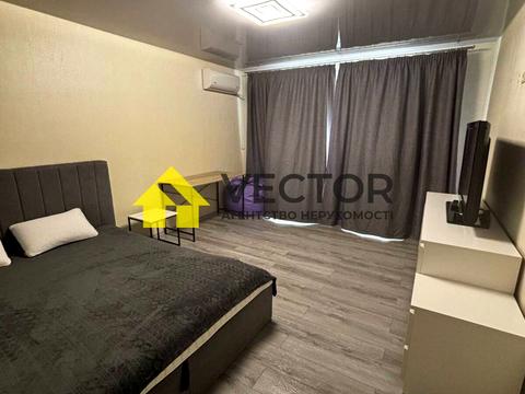 квартира за адресою Героїв України вул., 4