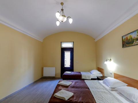 комерційна за адресою Богдана Хмельницького вул., 25