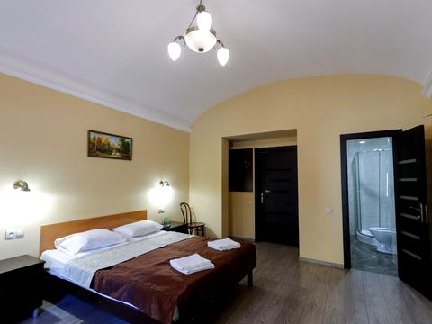 комерційна за адресою Богдана Хмельницького вул., 25