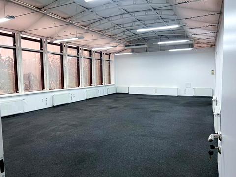 комерційна за адресою Володимирська вул., 77А