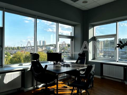 комерційна за адресою Сім'ї Прахових вул. (Гайдара), 58