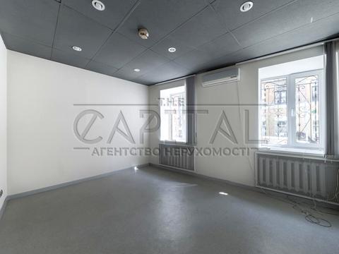 комерційна за адресою Ярославів Вал вул., 30/18