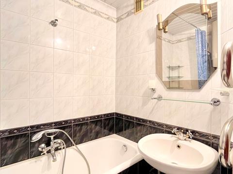 квартира за адресою Ревуцького вул., 21