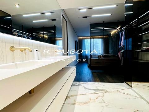 квартира по адресу Соборная пл. (Октябрьская), 8