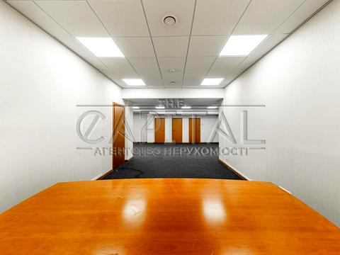 комерційна за адресою Ділова вул. (Димитрова), 5Б