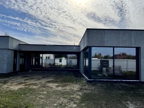 будинок за адресою Центральна вул., 1