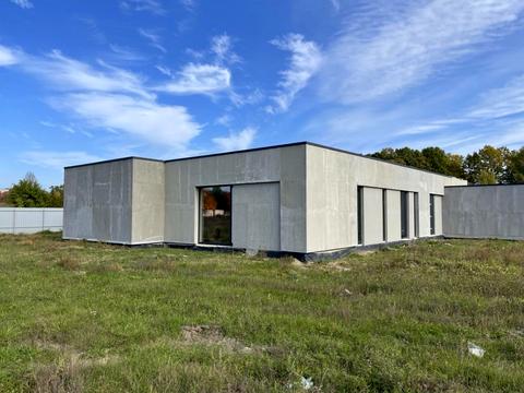 будинок за адресою Центральна вул., 1