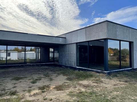 будинок за адресою Центральна вул., 1