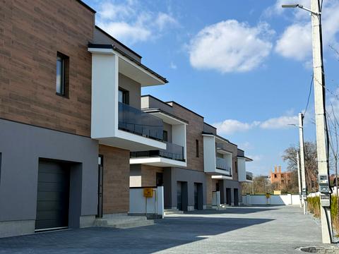 будинок за адресою Романа Шухевича вул.