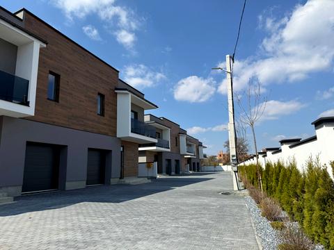 будинок за адресою Романа Шухевича вул.