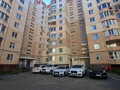 квартира за адресою Володимира Момота вул., 42