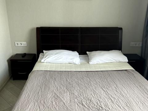 комерційна за адресою Перемоги вул., 1