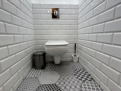 комерційна за адресою Перемоги вул., 1