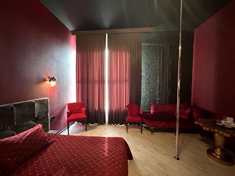 комерційна за адресою Перемоги вул., 1