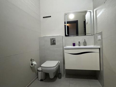 комерційна за адресою Перемоги вул., 1