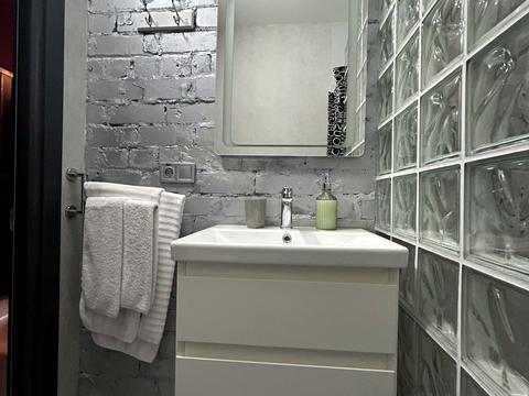 комерційна за адресою Перемоги вул., 1