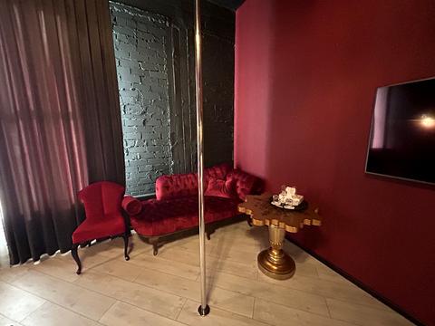 комерційна за адресою Перемоги вул., 1