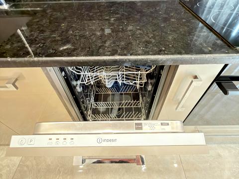 квартира за адресою Євгена Коновальця вул. (Щорса), 34-А