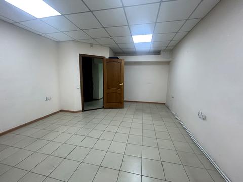 комерційна за адресою Келецька вул., 126а